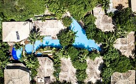Sombra e Água Fresca Resort